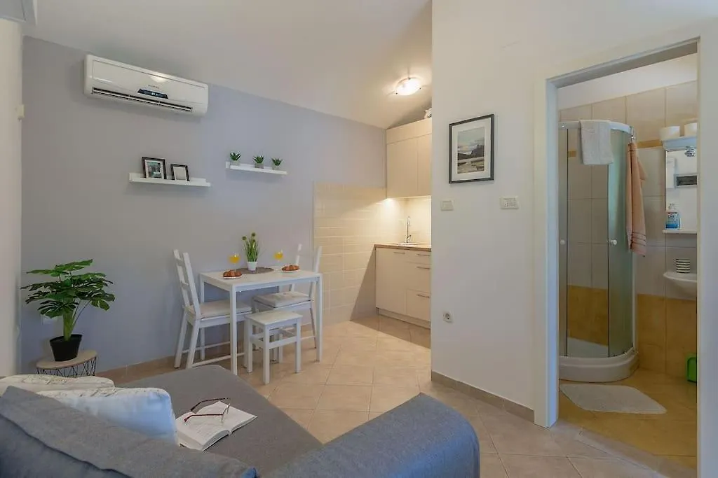 Lovely Guest House Veli Vrh Pula 0*,  Croatia