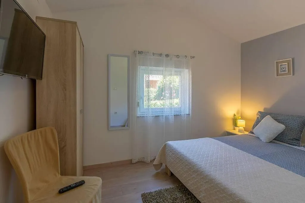 Lovely Guest House Veli Vrh Pula Apartment